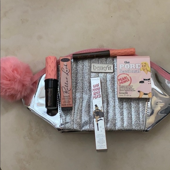 Benefit Other - Benefit deluxe set